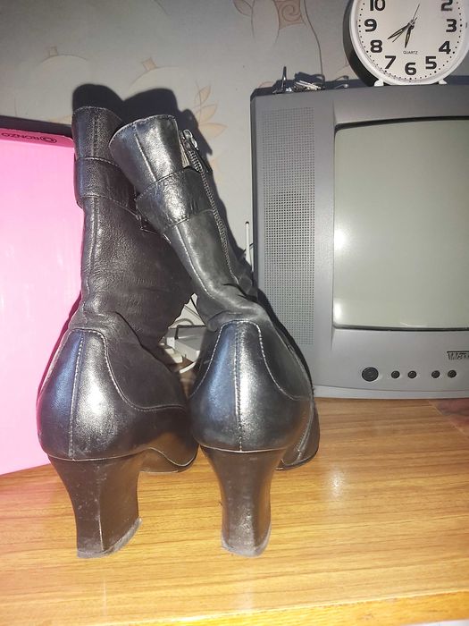 Продаються осінньо-весняні шкіряні ботіночки 37р.недорого
