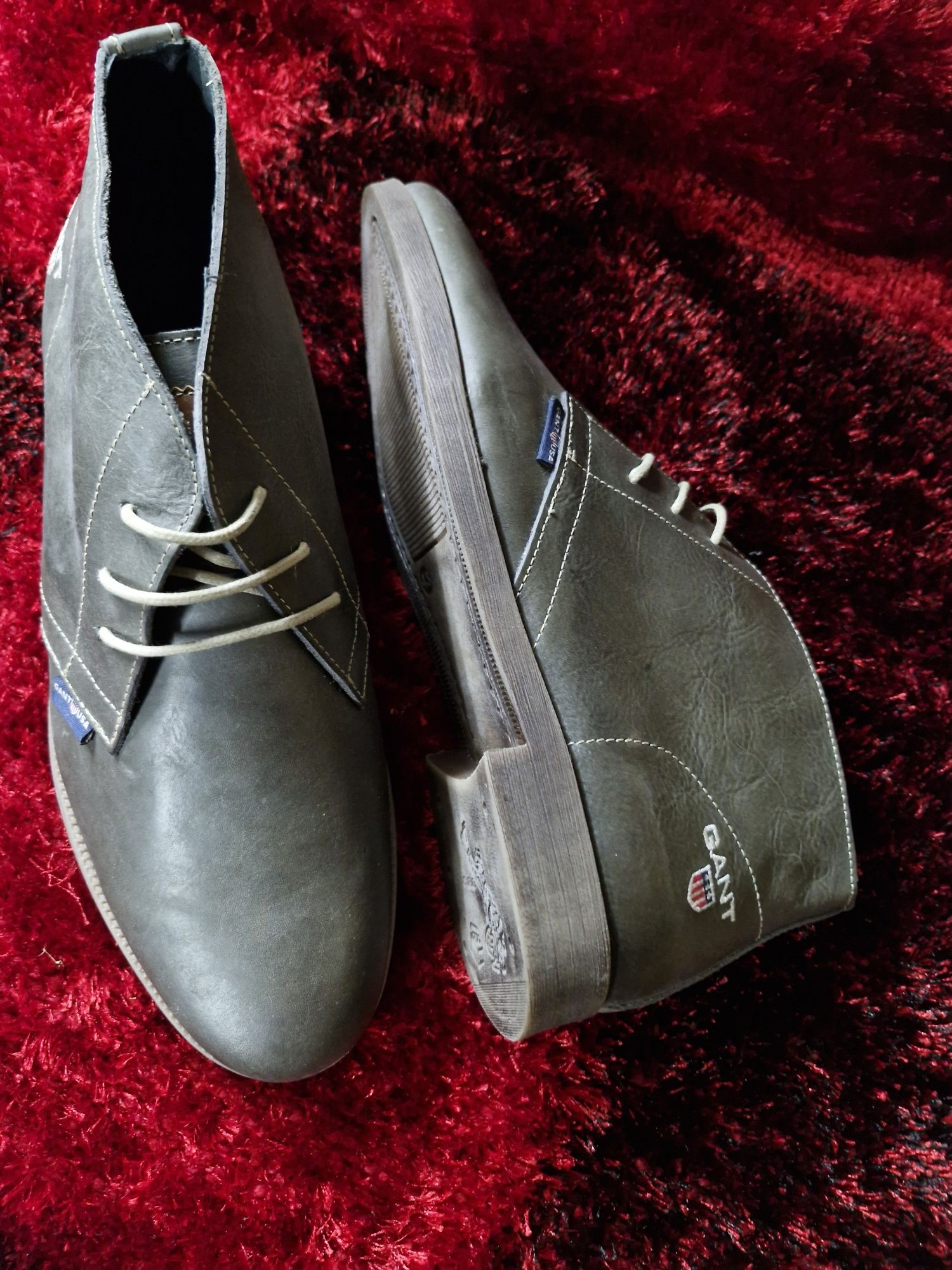 Sapatos em sola de borracha