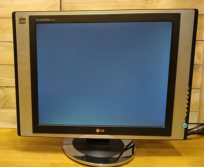 Монитор 19 LG с ТВ тюнером