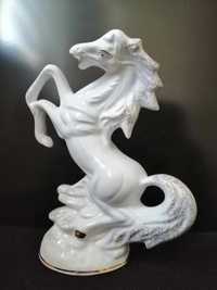 Porcelanowy koń figura