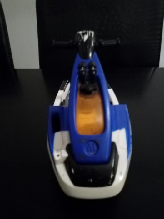 Moto de agua action men.