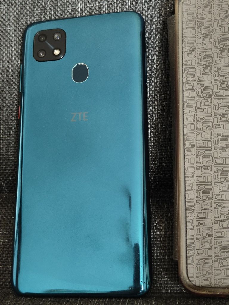 Смартфон ZTE 2050 Blade Smart