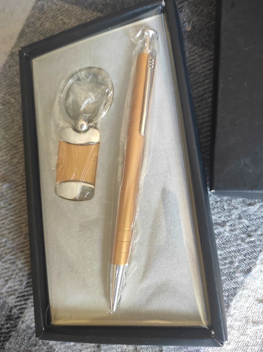 Ручка и брелок набор подарочный подарунок