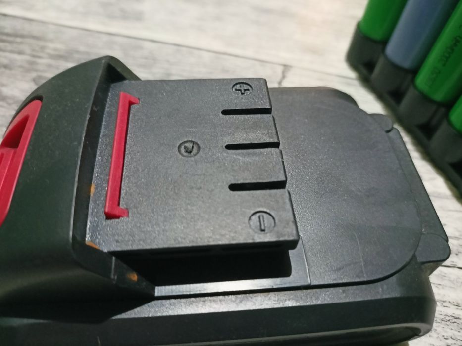 Корпус з акумуляторами шуруповерта Макіта