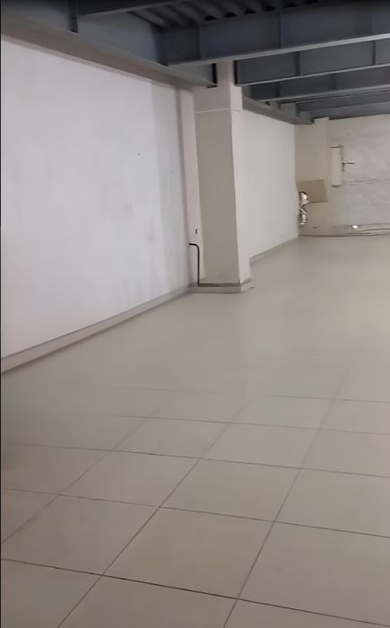 Склад 220 м2 з підйомним майданчиком