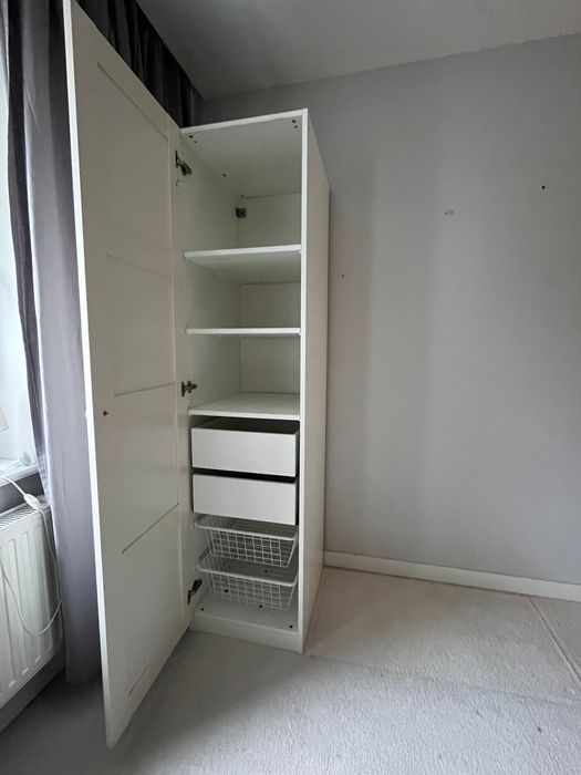 Biała szafa Ikea Pax Bergsbo