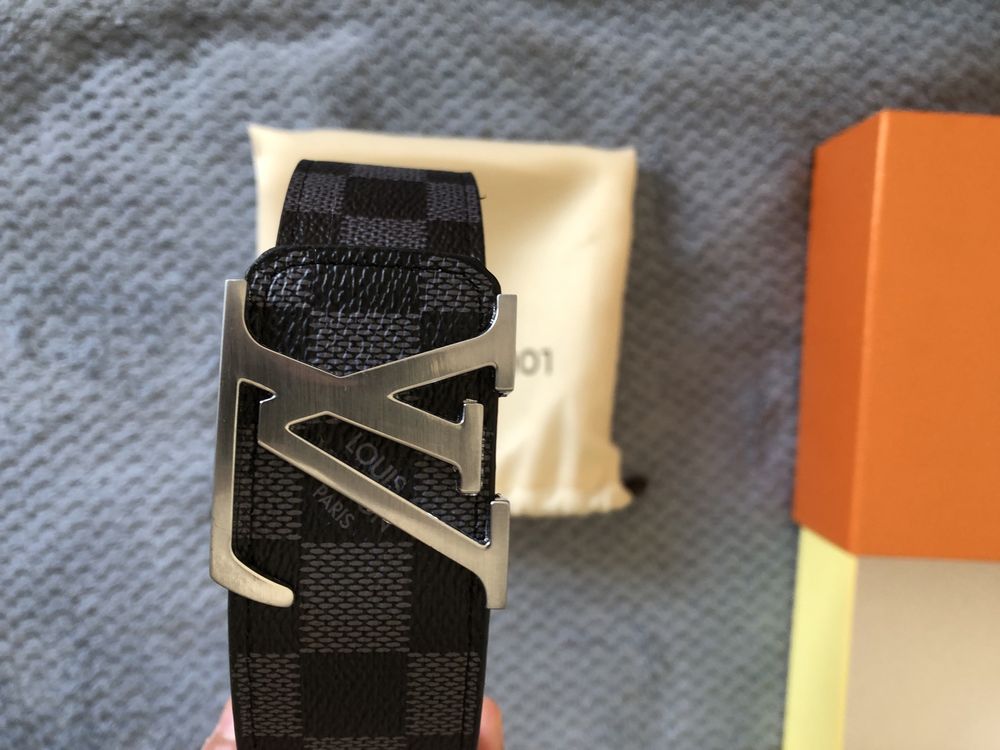 Cinto Louis Vuitton edição em preto