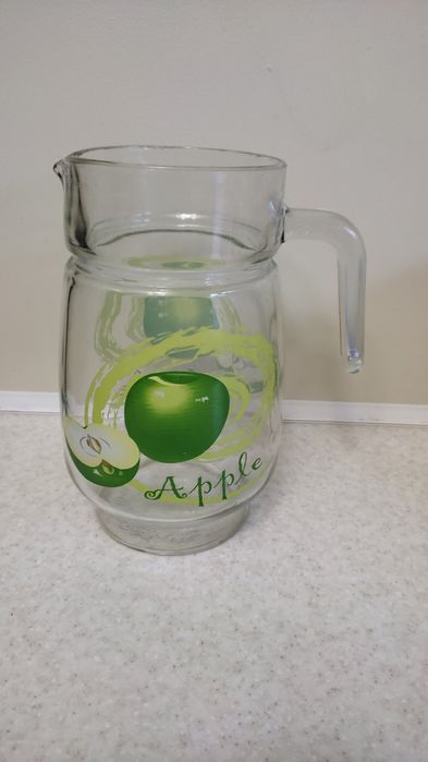 Скляний глечик об'ємом 1500 мл