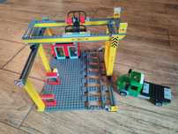 LEGO 60052 Pociąg Towarowy - dźwig z suwnicą i ciężarówka.