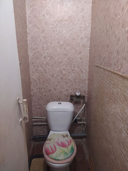 Продається  квартира трьох кімнатна