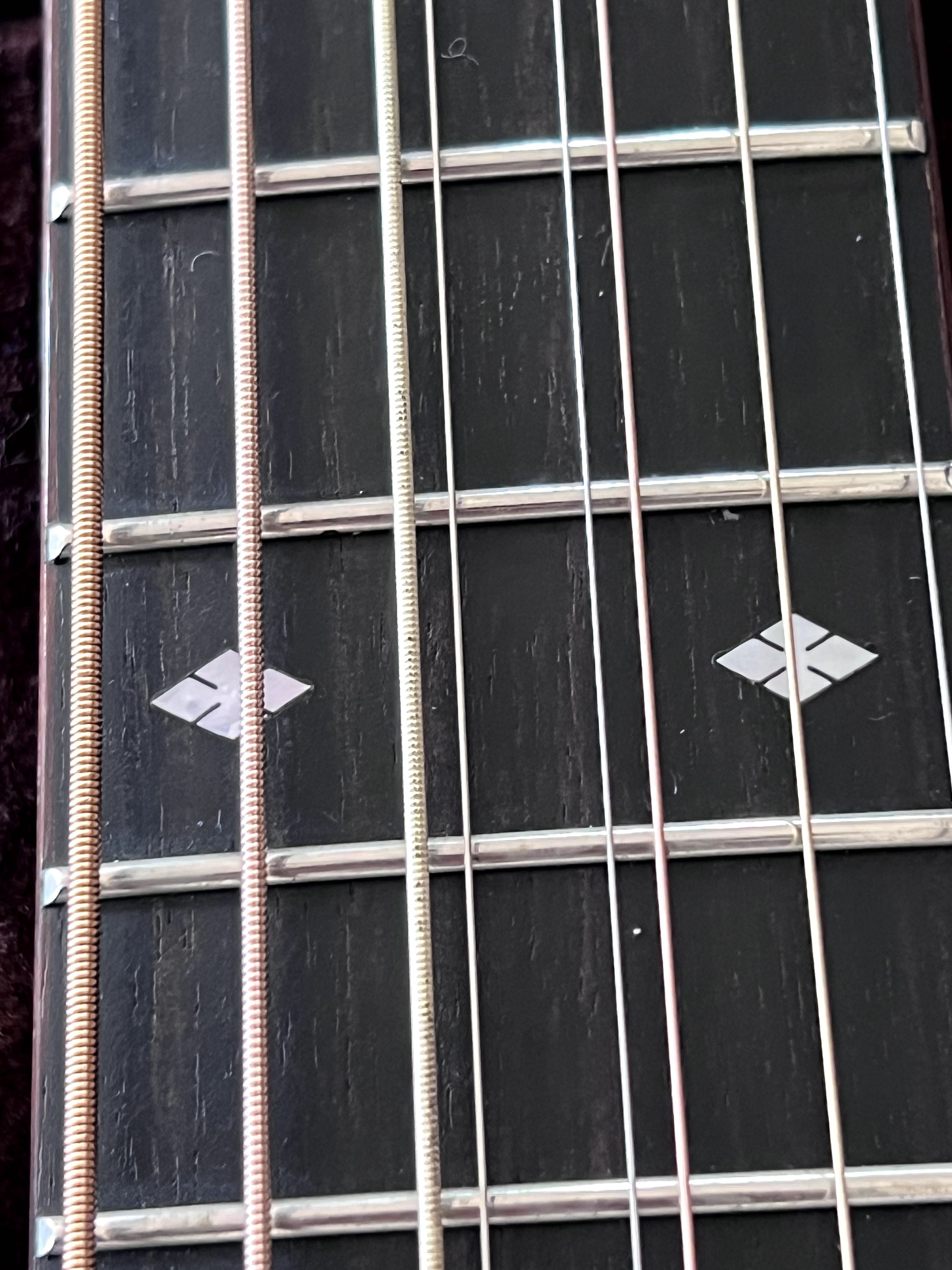 Taylor Custom Guitarra Barítono de 8 Cordas - Edição Especial