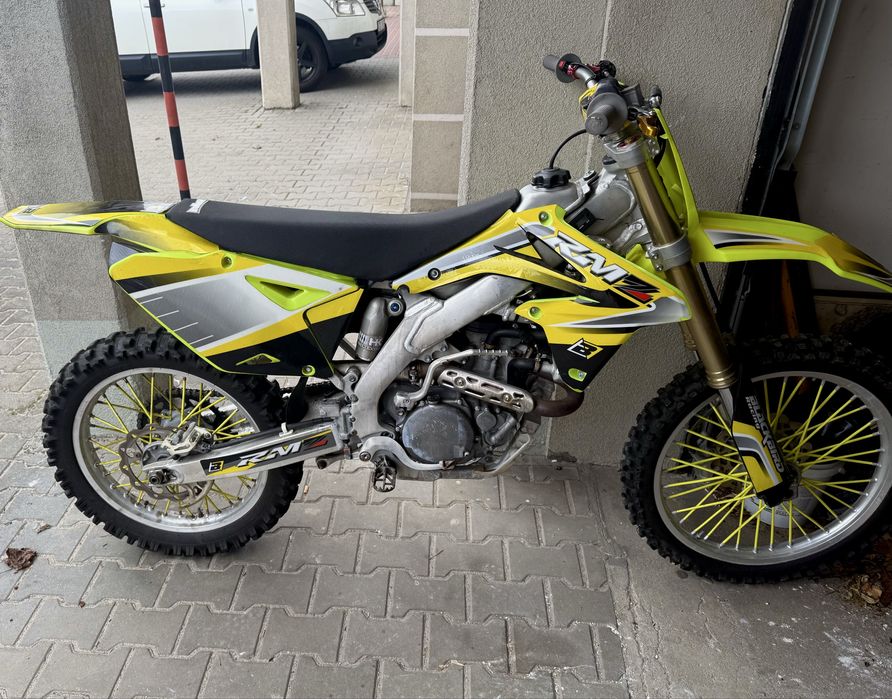 Cross Suzuki RMZ 450 z 2010 roku.