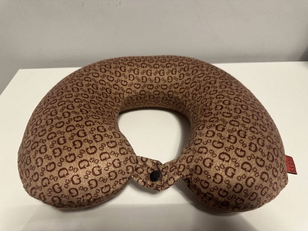 Zagłówek do podróży Poduszka podróżna Guess Nowa! Tylko odpakowana!