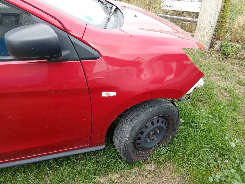 Błotnik przedni prawy Mitsubishi Space Star II 2014 - 2020 lakier P19