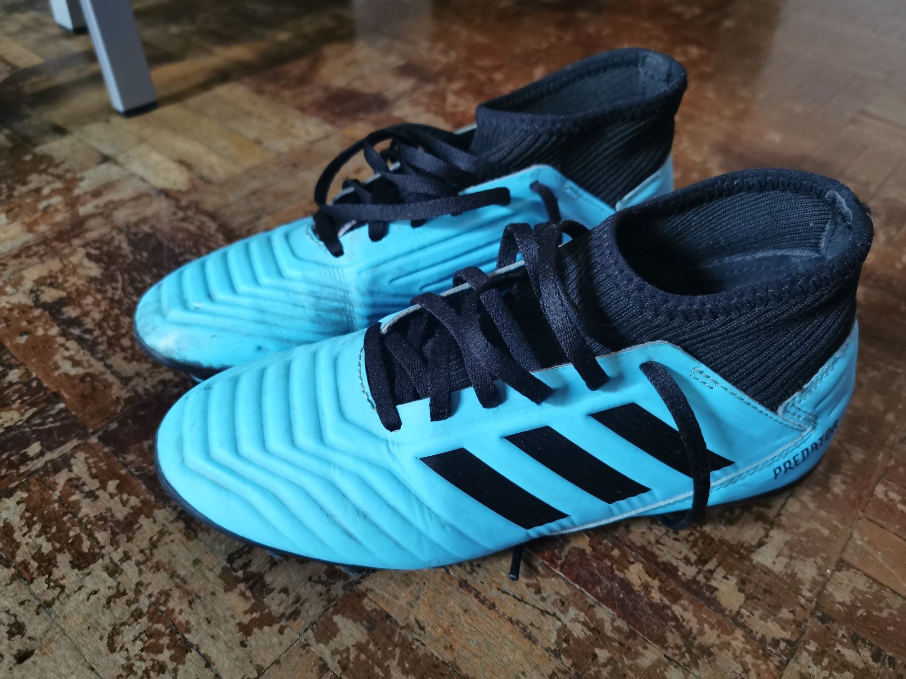 Chuteiras Adidas predator em ótimo estado