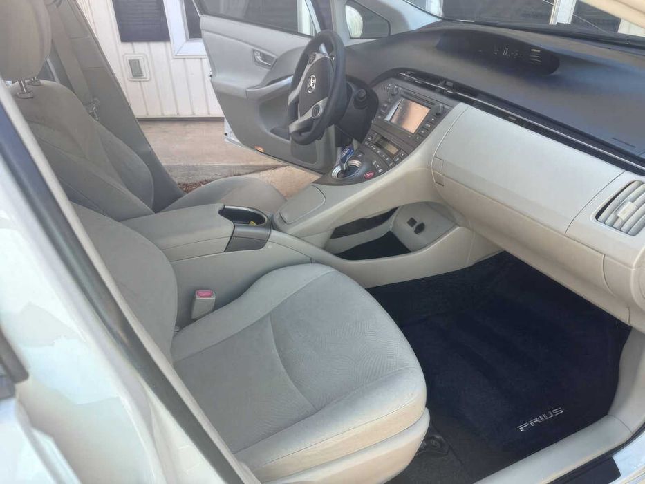 Toyota Prius Four      2015