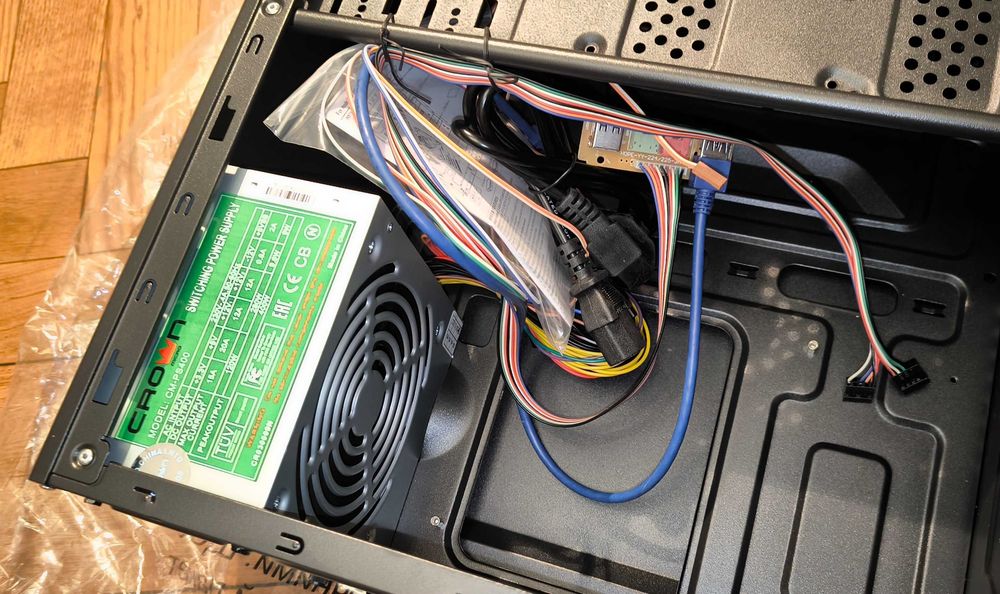 Корпус MiniATX 400W Crown CMC-410 (новий)