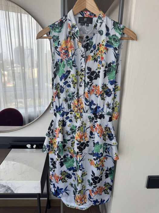 Продам шелковое платье с принтом