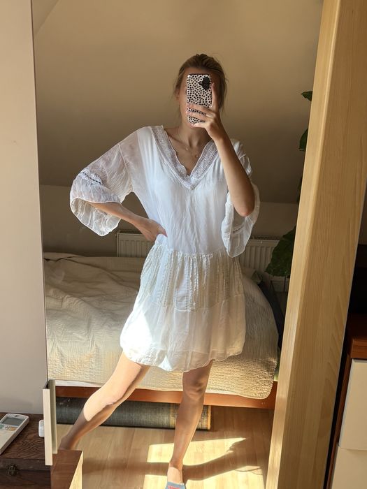 jedwabna boho sukienka biała zwiewna letnia haftowana ozdabiana