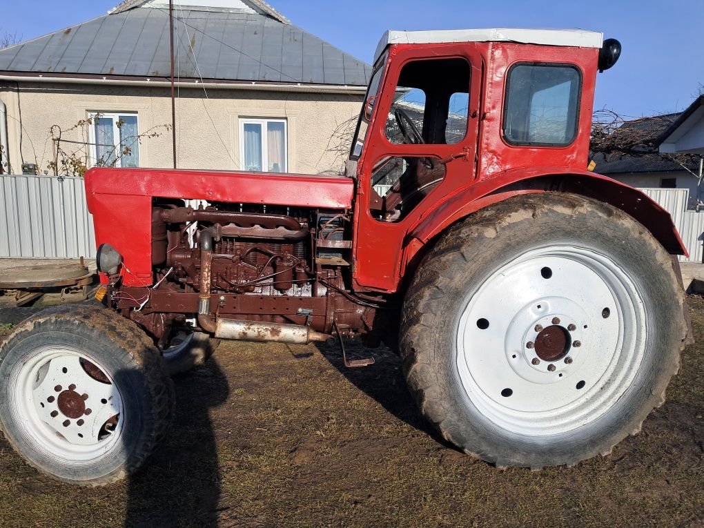 Трактор т40 ам з плугом