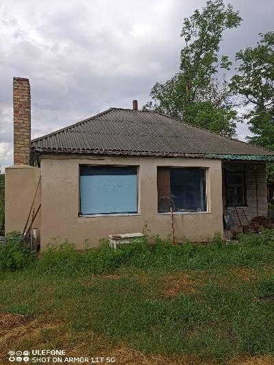 Будинок цегляний, два участки, 1 га землі