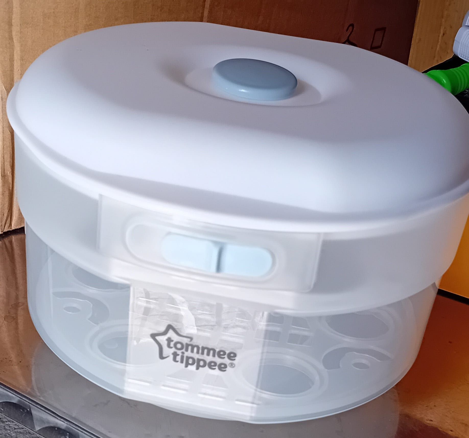 Esterilizador de biberão Tommee Tippee com água e pastilhas
