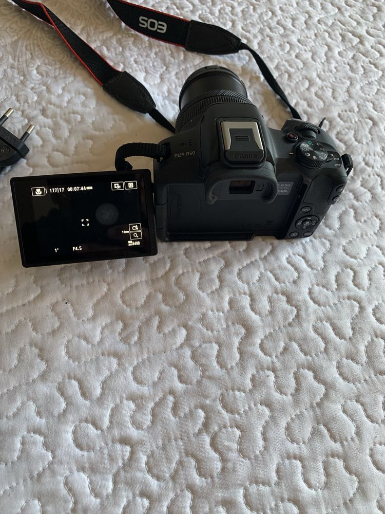 VENDO Canon EOS R50BK + RF-S 18-45mm IS STM – Como nova
