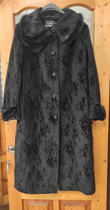 Жіноче шерстяне пальто 60р.