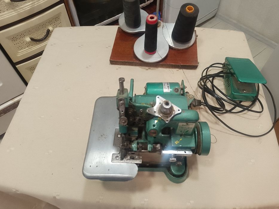 Оверлок тринитковий