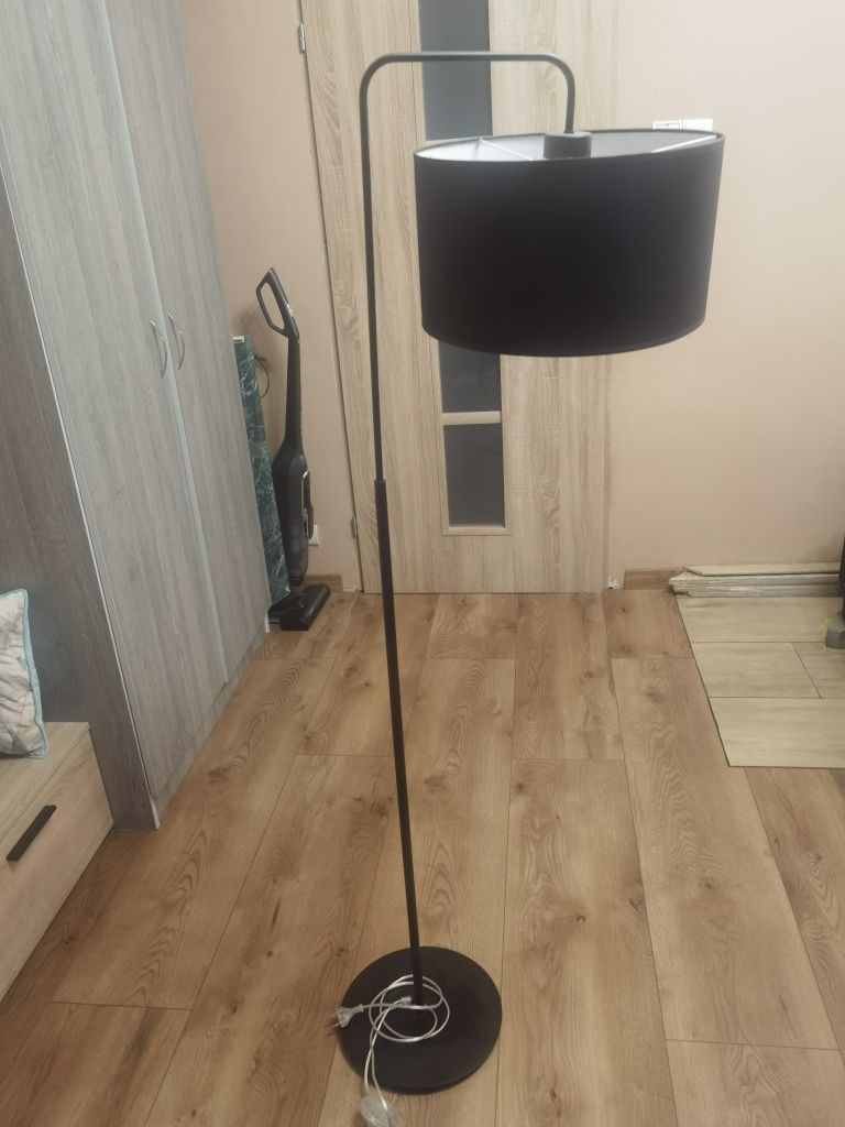 Lampa podłogowa stojąca