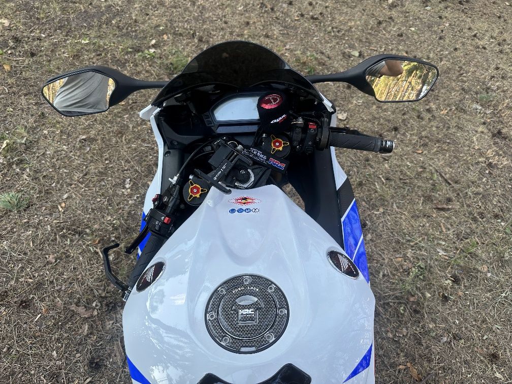 Honda cbr1000rr в гарному стані