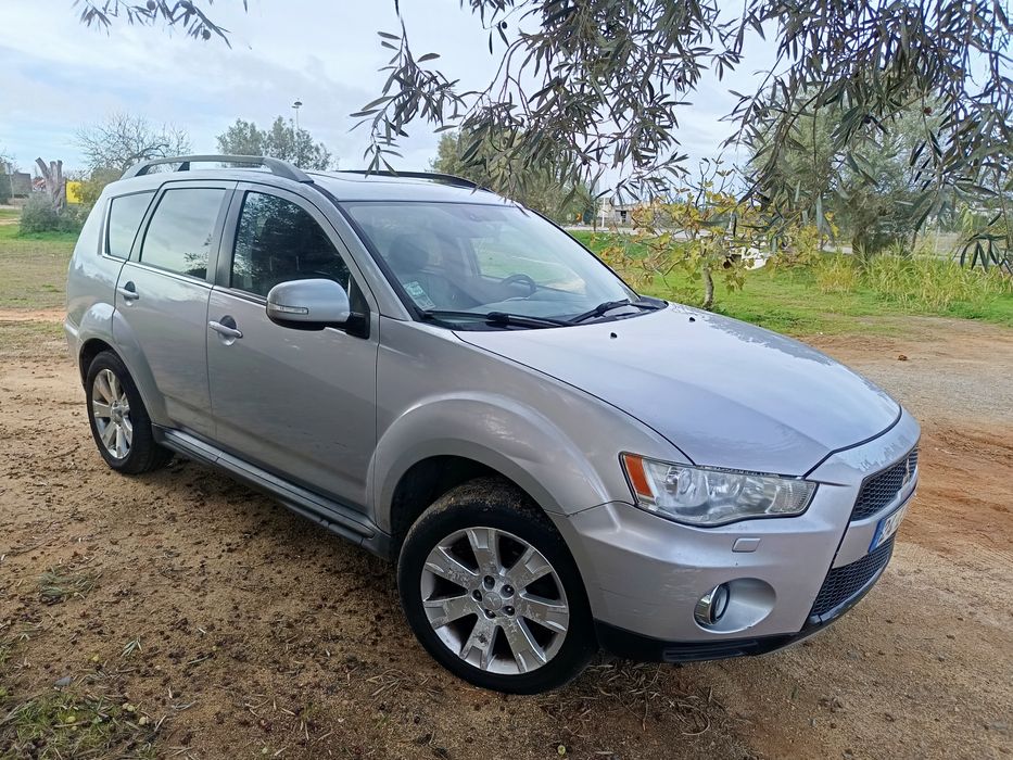 Mitsubishi Outlander - 7 Lugares