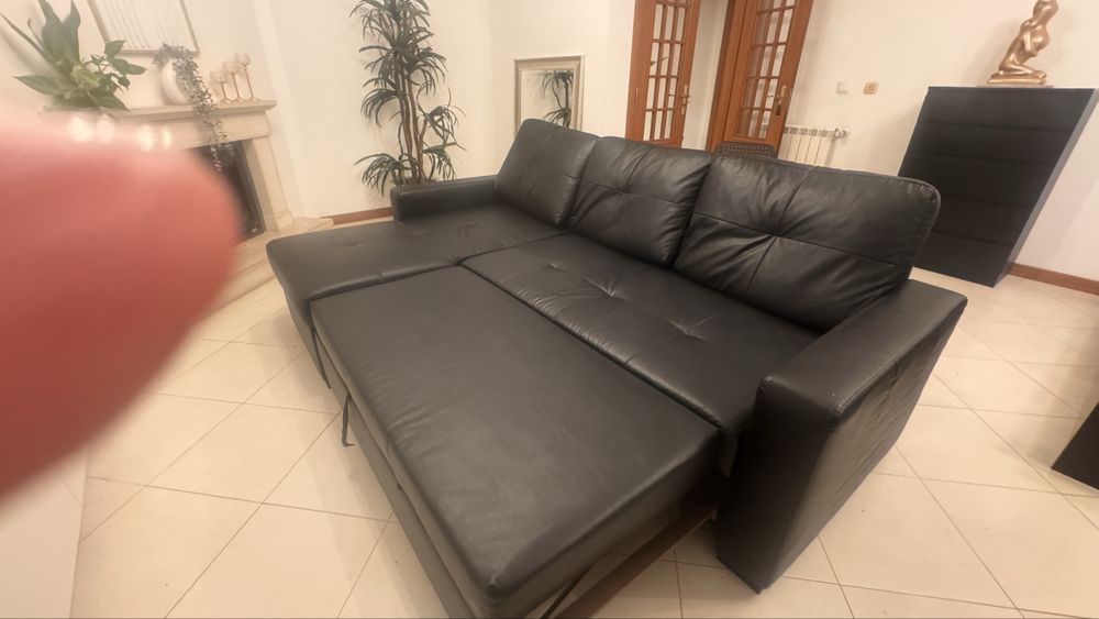 Sofa preto com cama