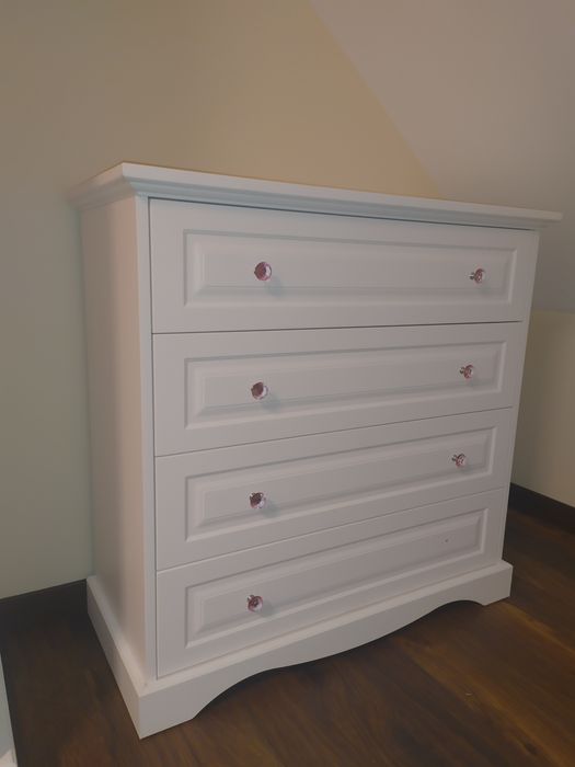 Dziecięce meble klasyczne lakierowane