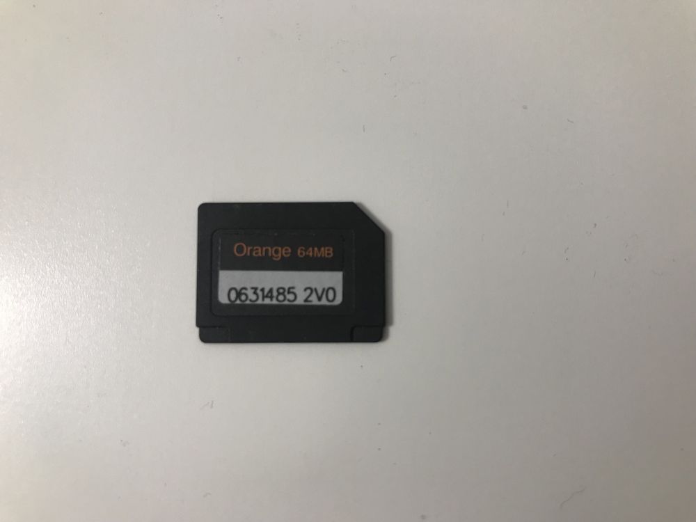 Nokia N70 z ładowarką i wewnętrzną kartą pamięci