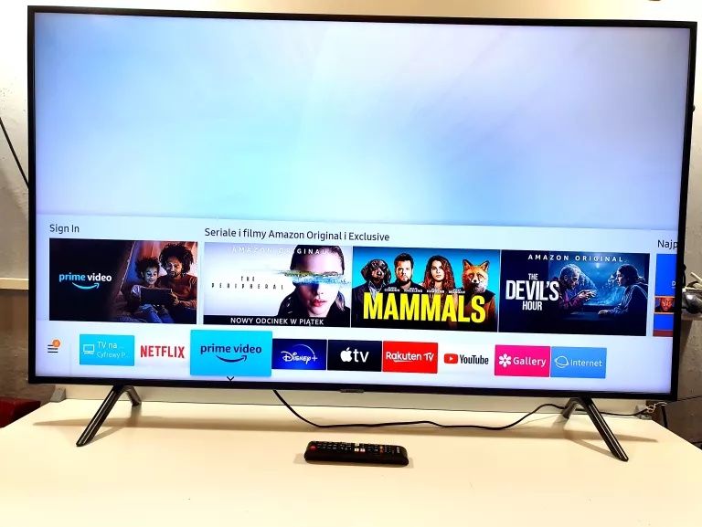 Samsung 55 cali 4K UHD Smart tv Wifi Bluetooth DVbT2 Hevc dowóz okazja