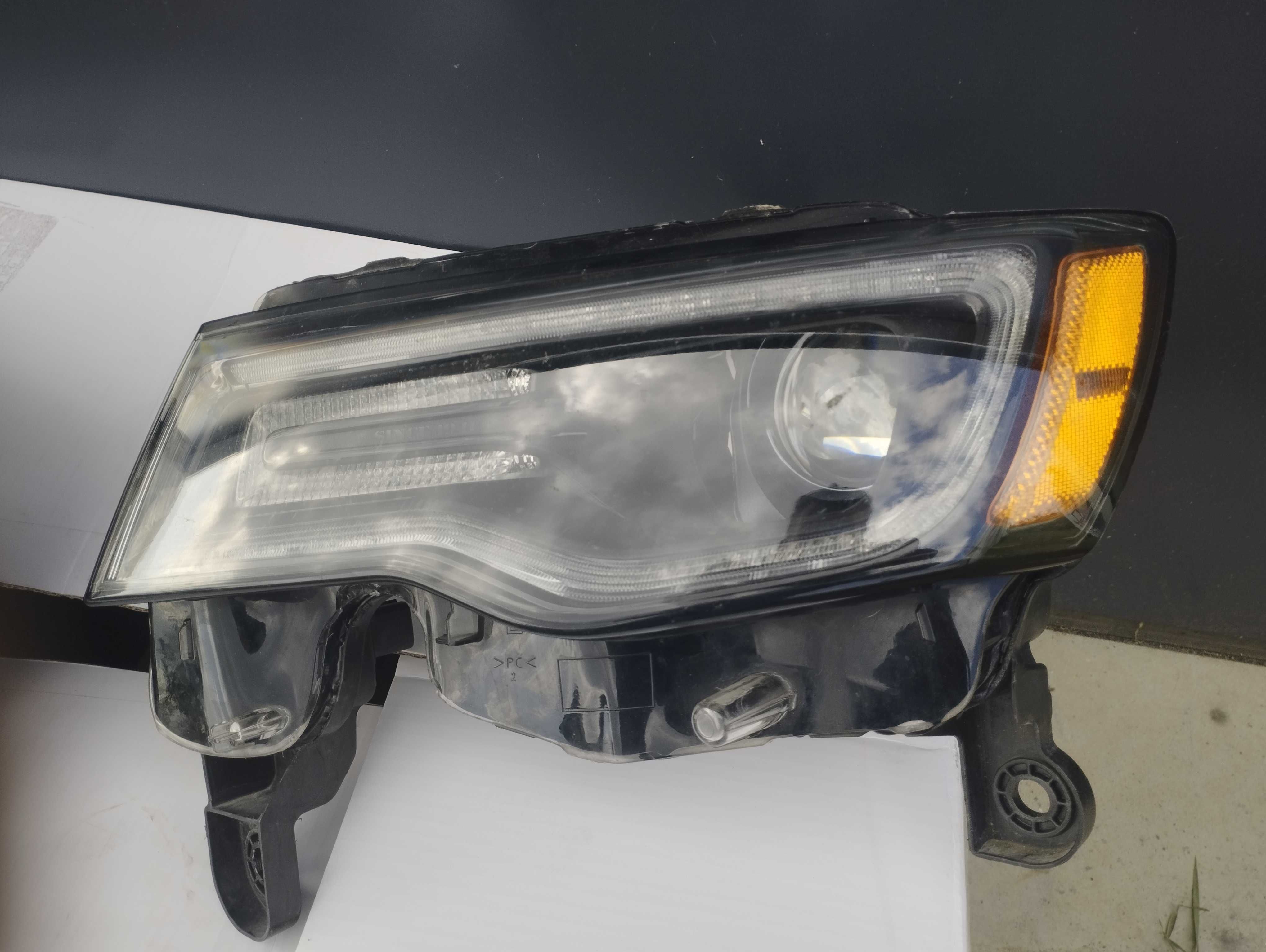 Lampy przednie Jeep Grand Cherokee Wk 2 Oryginał