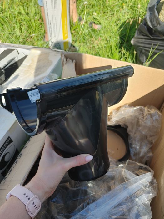 Wieszaki i inne do rynien czarne