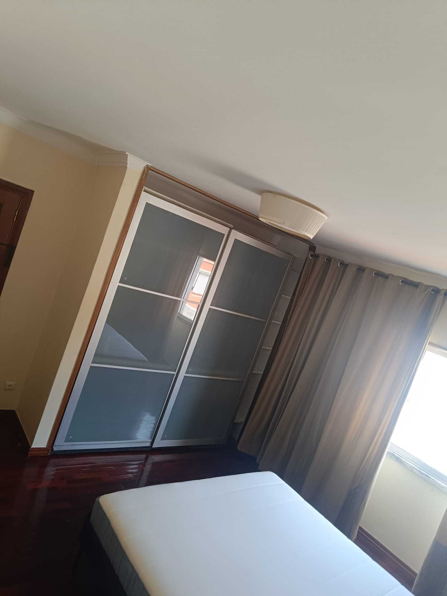 Quarto Para arrendar em rua Cooperativa Operária Amorense