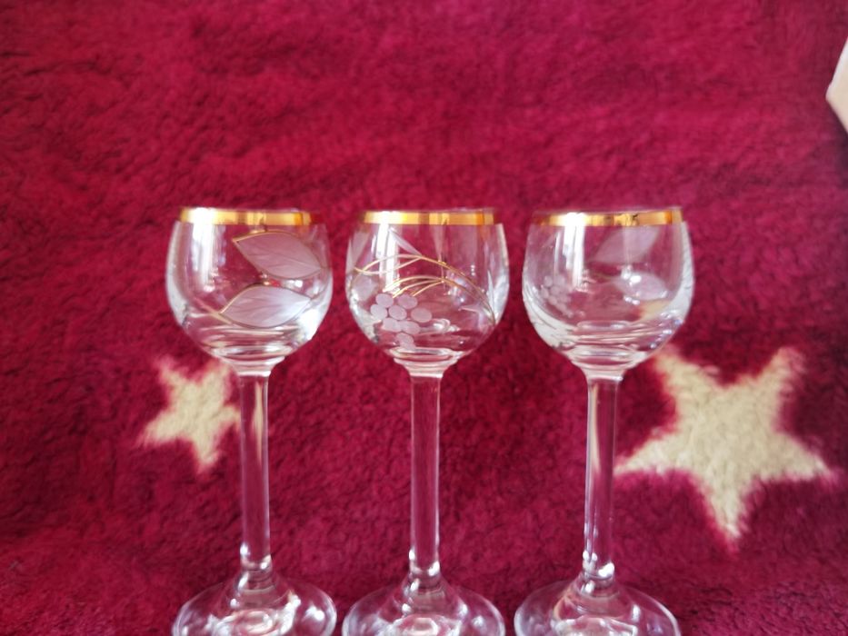 Kieliszki na nóżce - efektowne - Krosno, 6 sztuk