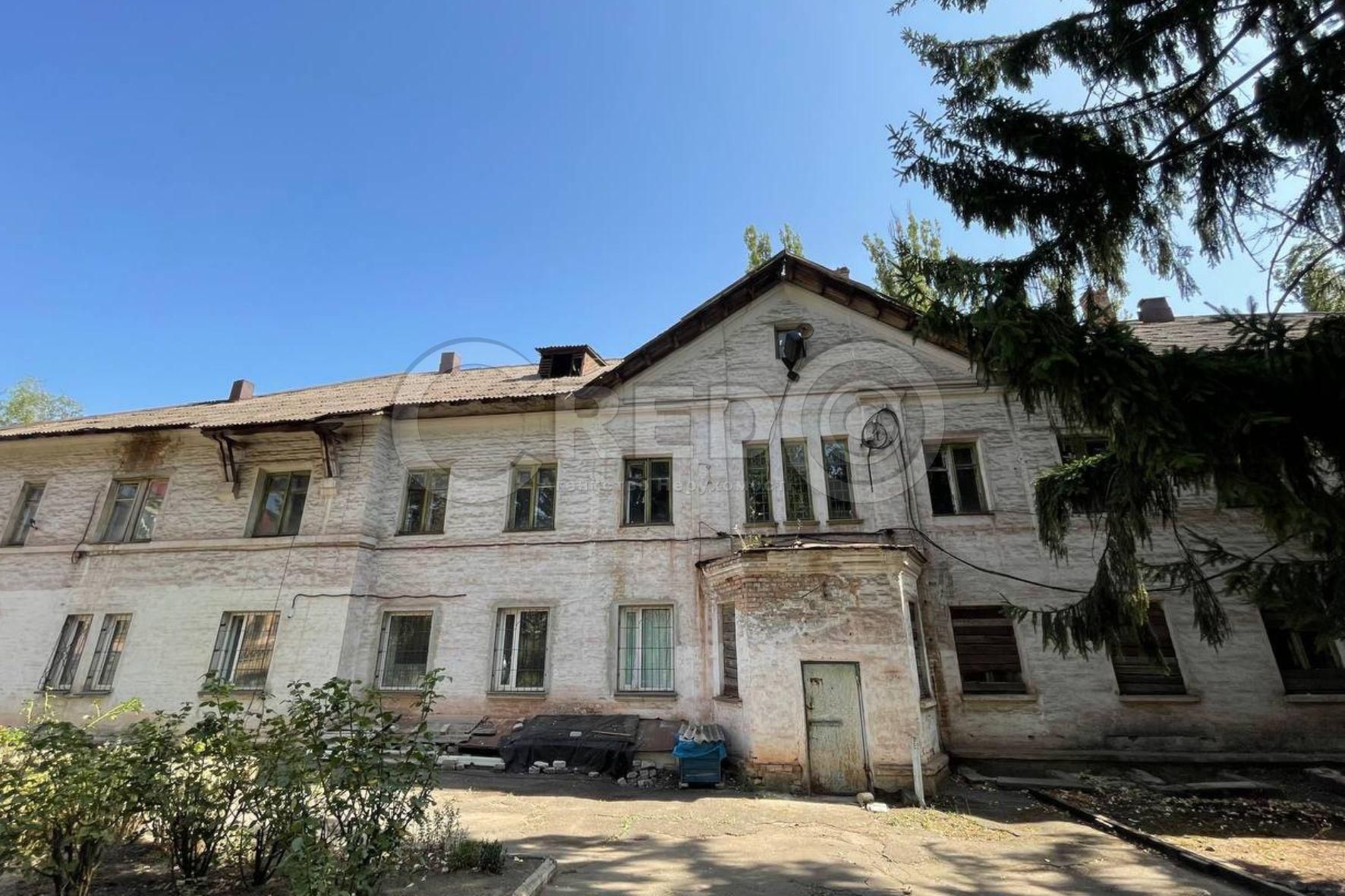 Продаж окремо розташованої 2-х поверхової будівлі, р-н 44 квартал.