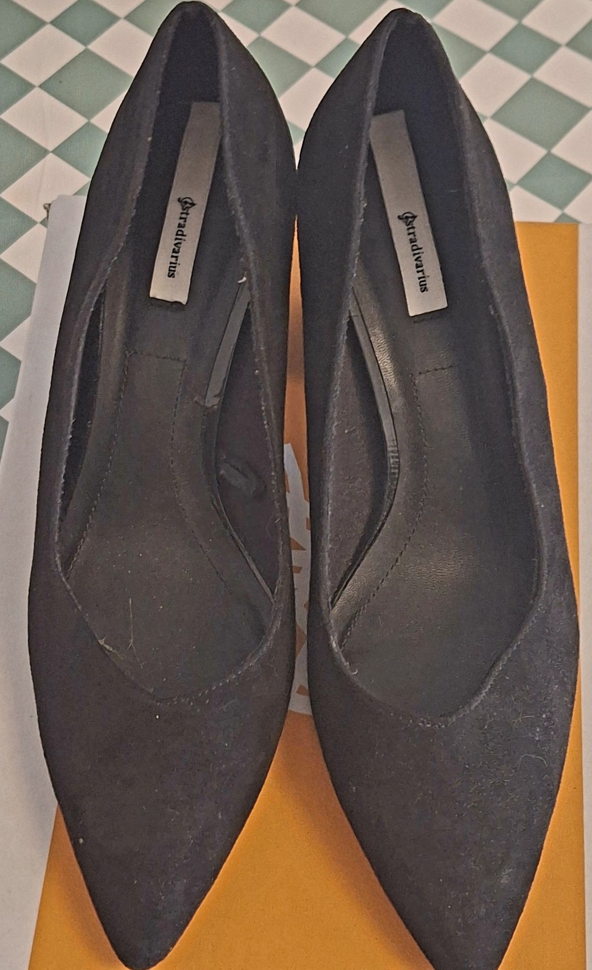 Sapatos salto alto camurça