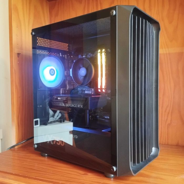 Pc Gamer Ryzen 7 5800X, RTX 5060, 32 GB DDR4 RGB