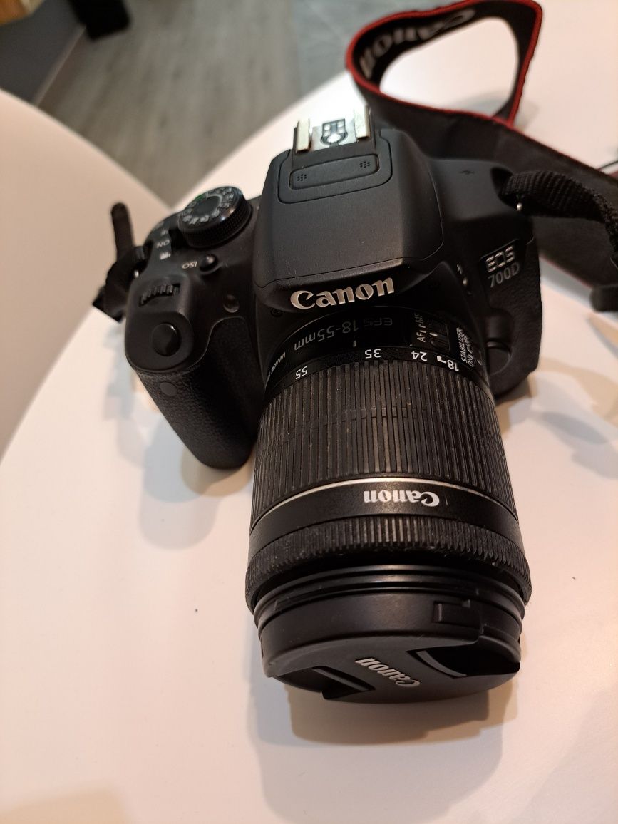 Canon 700D - 18-55mm f/3.5-5.6 III Lens em excelente estado