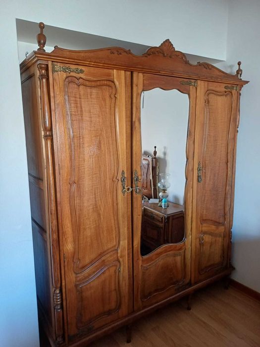 Mobília de quarto de casal com gavetões