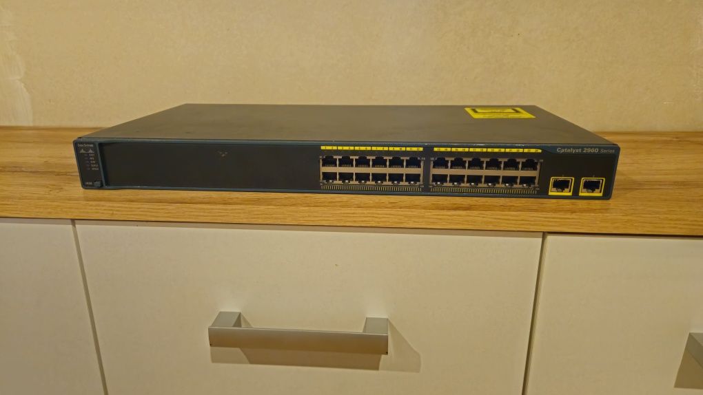 Przełącznik Cisco L2 WS-C2960-24TT-L
