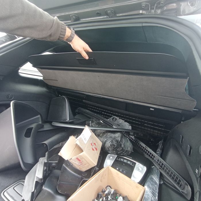 Шторка багажника Jeep Grand Cherokee WK2