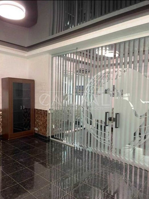 Продаж офісного приміщення, 90 м², вул. Івана Мазепи, 3