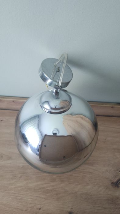 Lampa sufitowa srebrna kula kompletna z kostką i żarówką