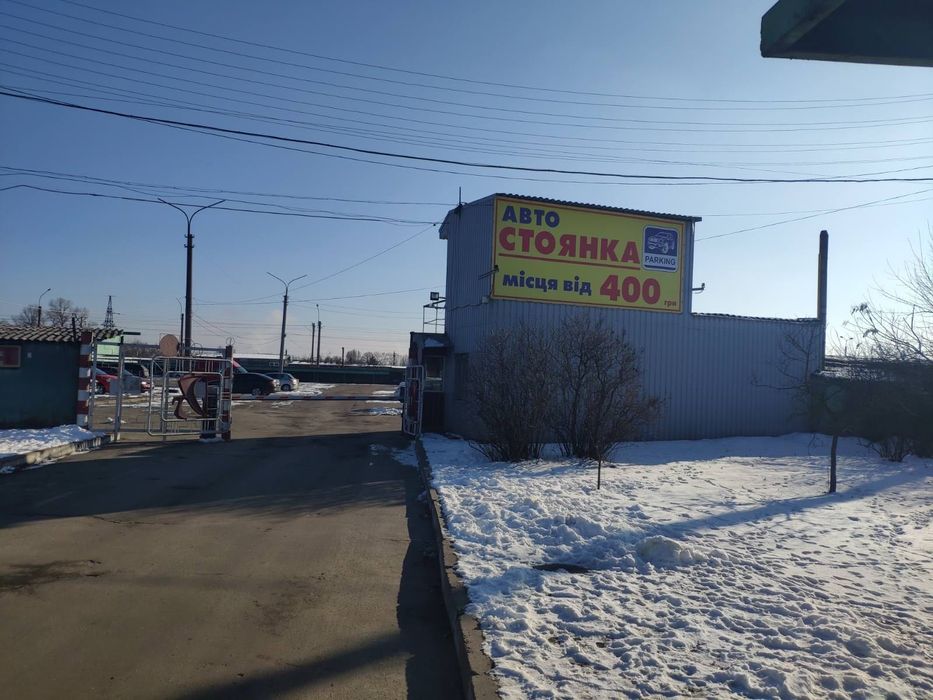 Место на левобережной стоянке под навесом